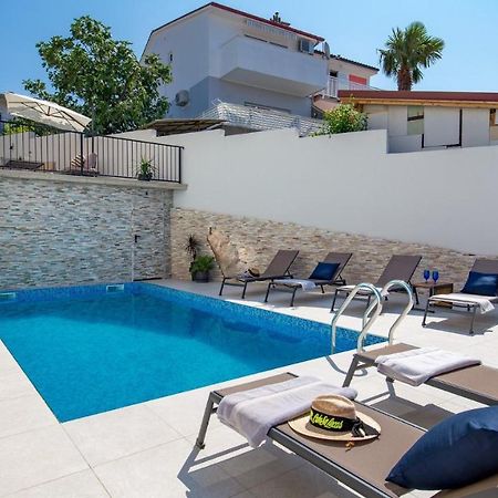 Apartments Villa Frankola With Swimming Pool Crikvenica Eksteriør billede