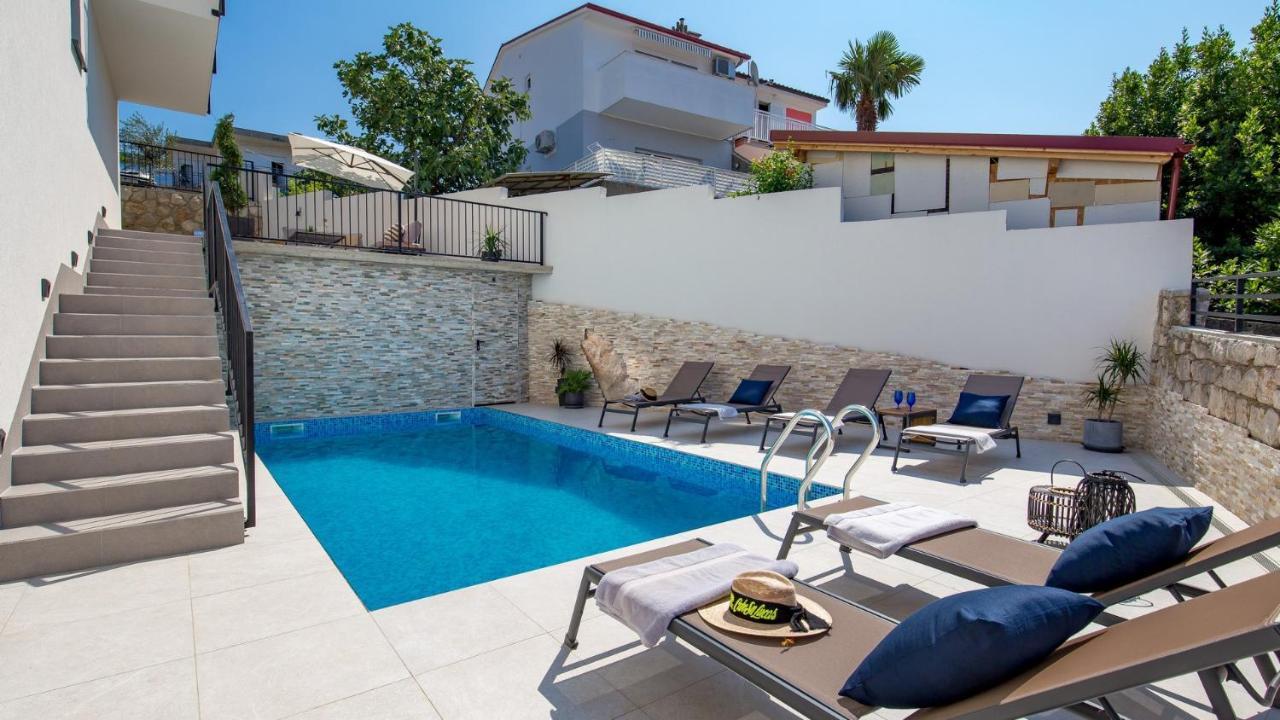 Apartments Villa Frankola With Swimming Pool Crikvenica Eksteriør billede