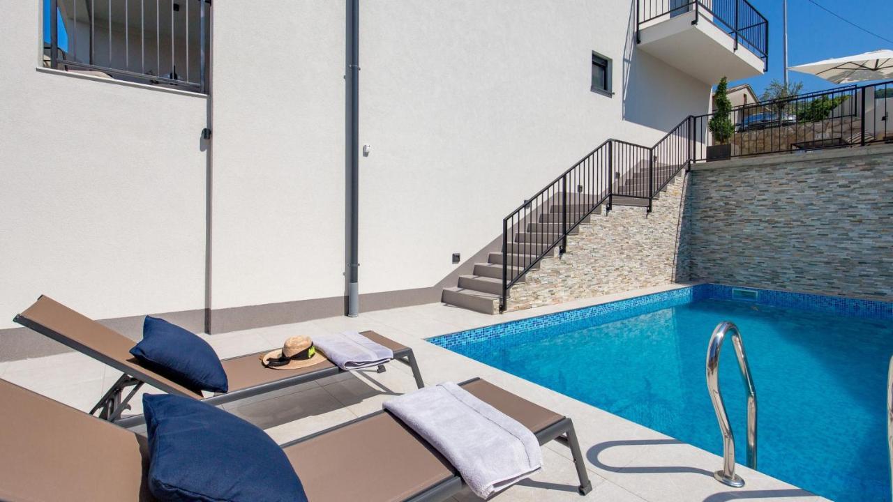 Apartments Villa Frankola With Swimming Pool Crikvenica Eksteriør billede