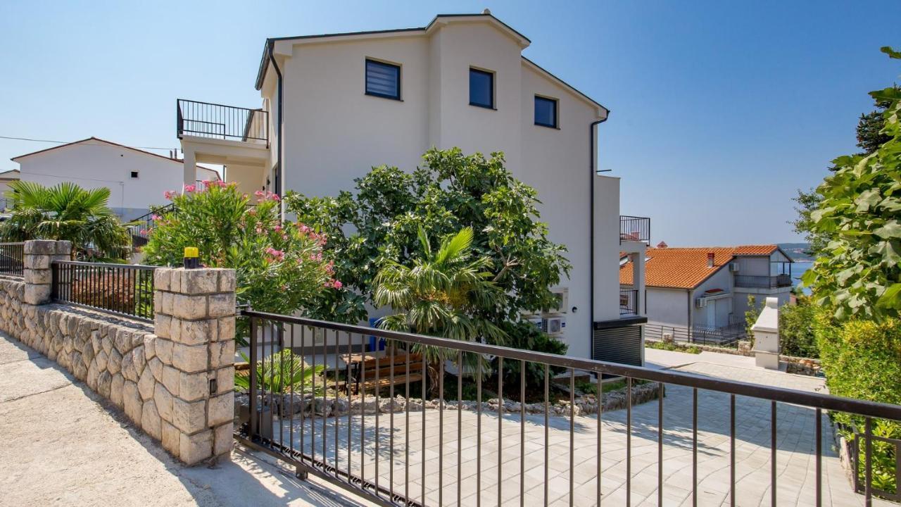 Apartments Villa Frankola With Swimming Pool Crikvenica Eksteriør billede